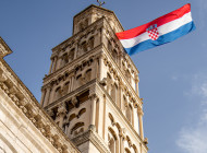 Split-cathedrale-and-Croatian-flag