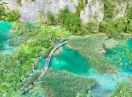 Path-on-Plitvice-lake